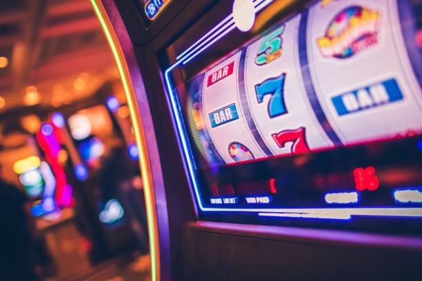 gogogo Singapore Pools roulette table with betting grid and live dealer